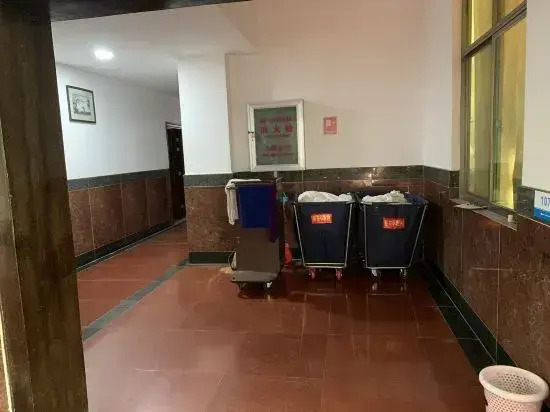 Lancang Hongsheng Hotel
