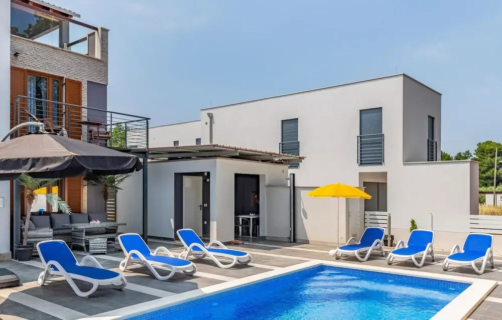 Gorgeous Home In Banjole