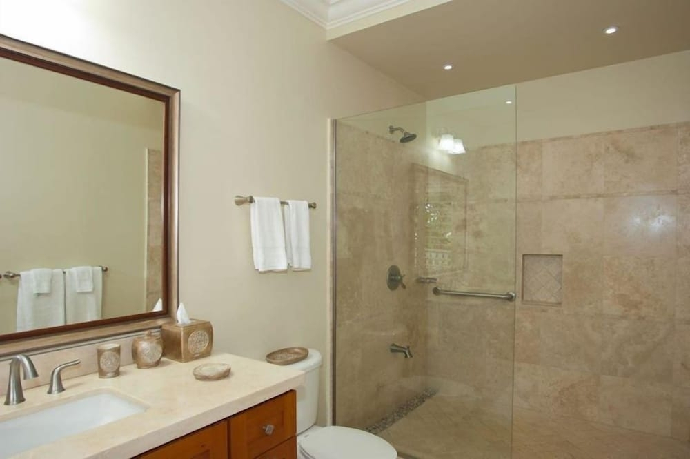 7 Br Beachfront Villa - Discovery Bay - Prj 1422