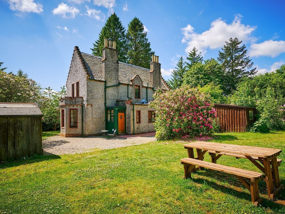 West Lodge