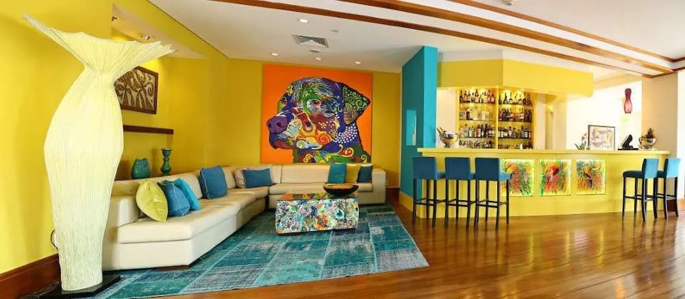 Victoria Fields Hotel & Resort