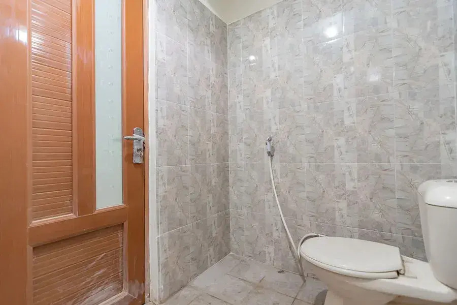 The Lima Guest House Syariah Mitra RedDoorz