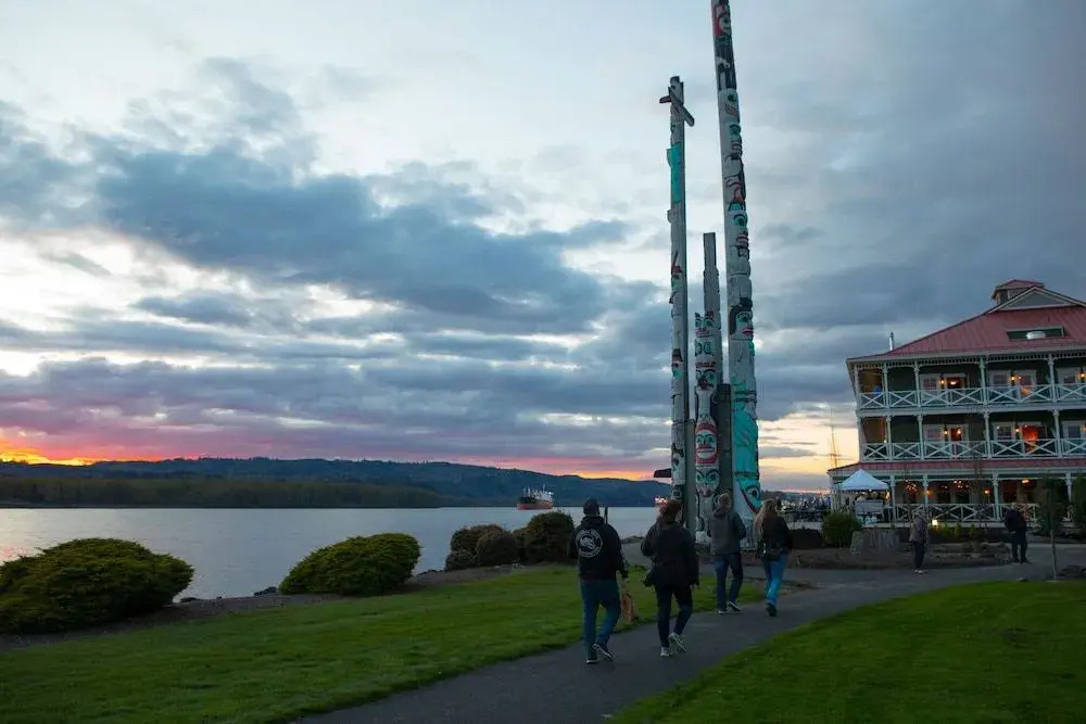 McMenamins Kalama Harbor Lodge