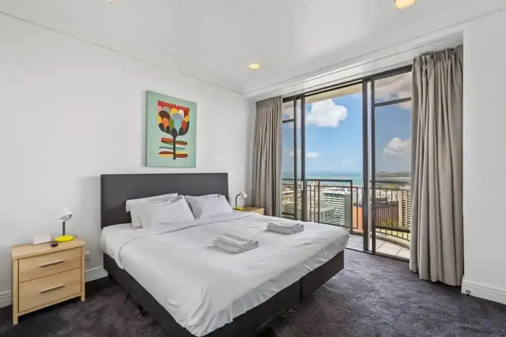 Panoramic Views 2 Bedroom Penthouse Apartment With Carpark
