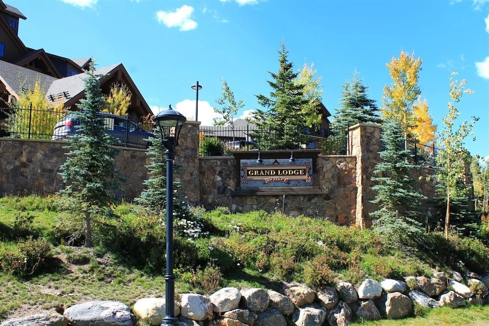 Grand Timber Lodge