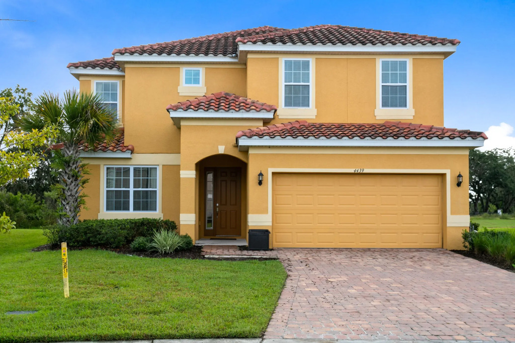 Veranda Home 8br 6 En-suites Lake View Pool SPA