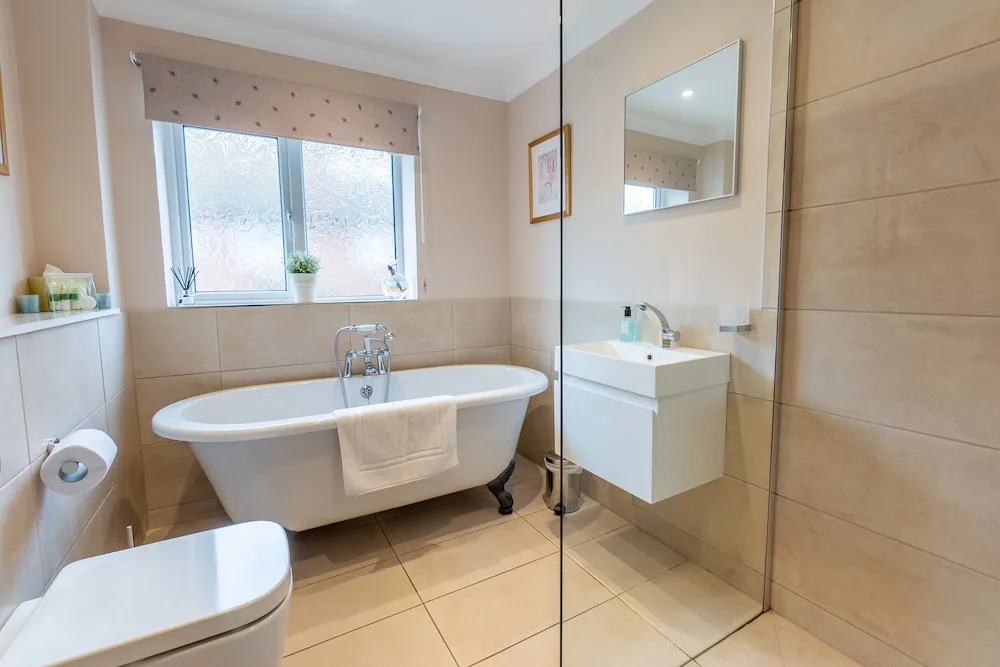 1 Regent Square