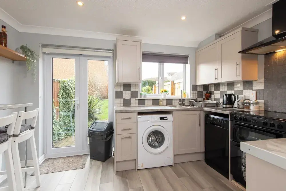 Darlington 3 bed House Near Train Station