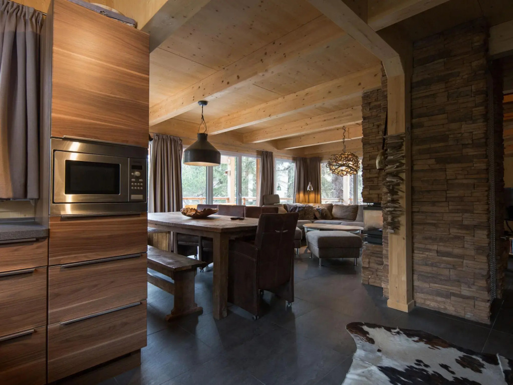 Peaceful Chalet in Turracherhöhe with Indoor Hot Tub