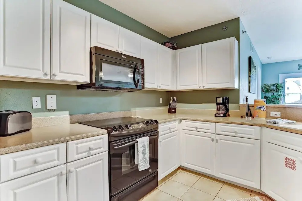 Cozy Beachfront 1BR w/ Stunning Views