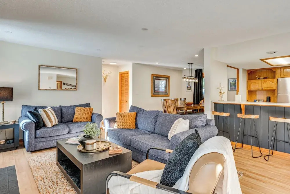 Riverfront Lincoln Condo w/ Patio + Pool Access!