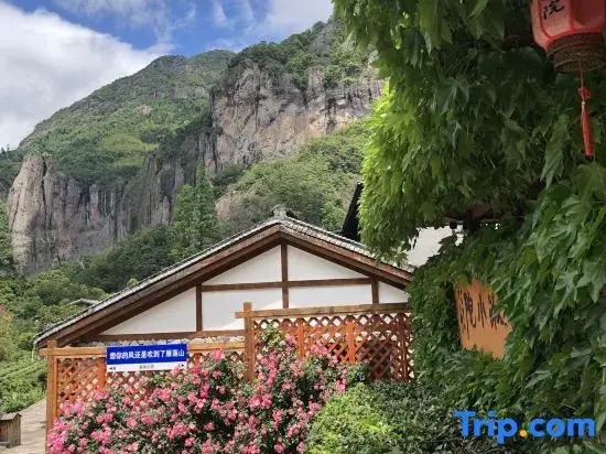 Yaqiu Courtyard Featured Hostel