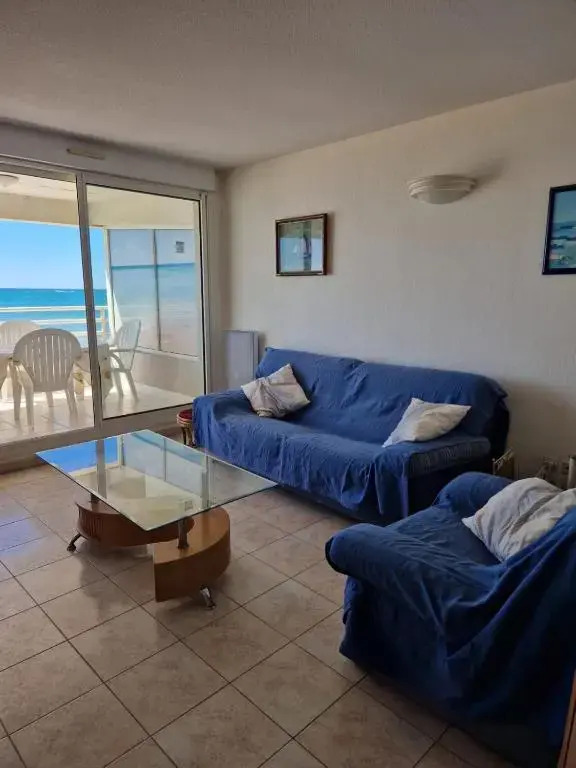 Nice 70m With Terrace In Front Of The Sea!