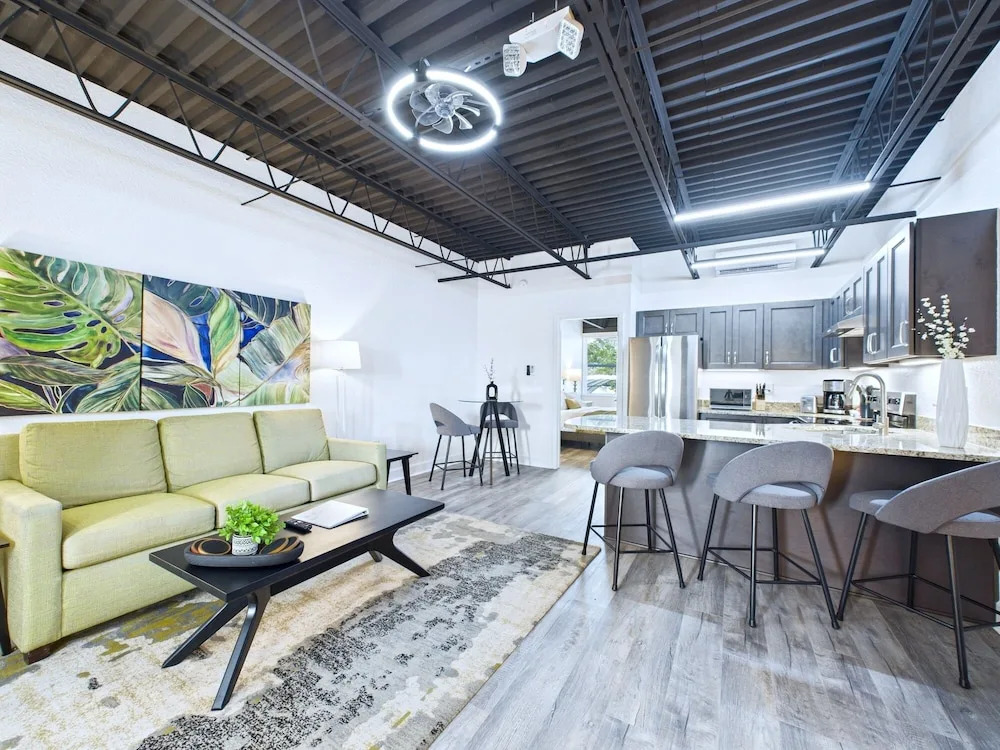 Loft Getaway Near Port Beach -unit 203