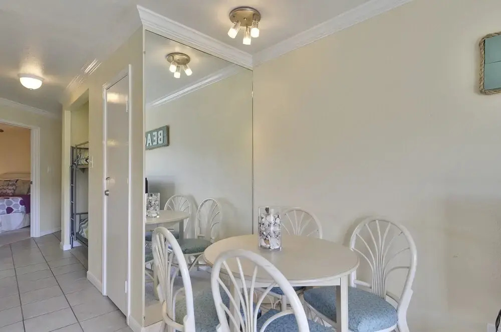 BC's Beach Condo-Victorian 6208