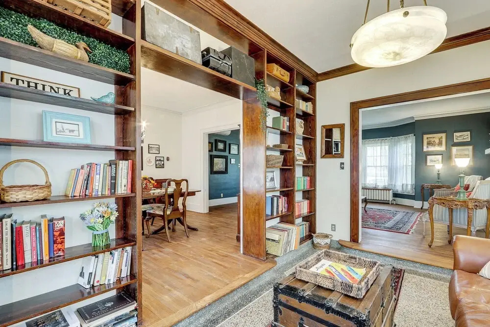 Historic Home Overlooking Central Riverside Park!