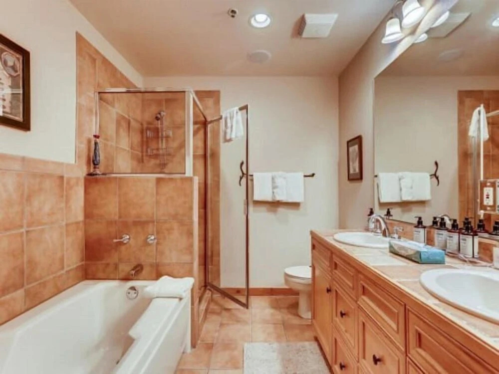 Premier 4 Bedroom Ski In, Ski Out Lone Eagle Condo With The Best Access To Skiing In Keystone