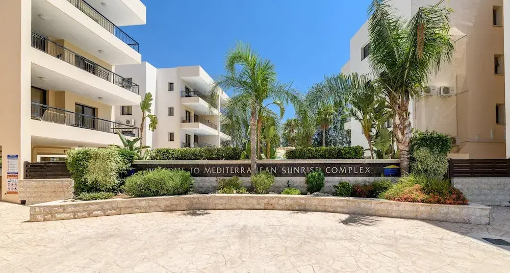 2 bed Apartment Overlooking Pool - Oroklini