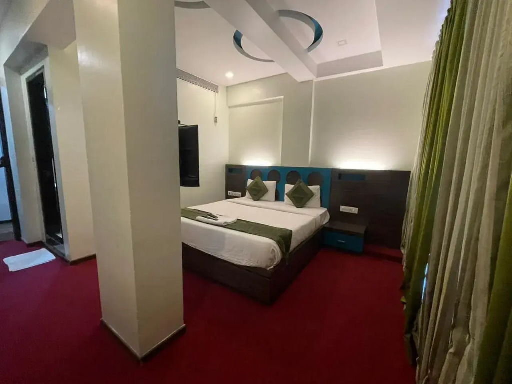 Hotel RR Suites - Near LODHA Xperia Mall
