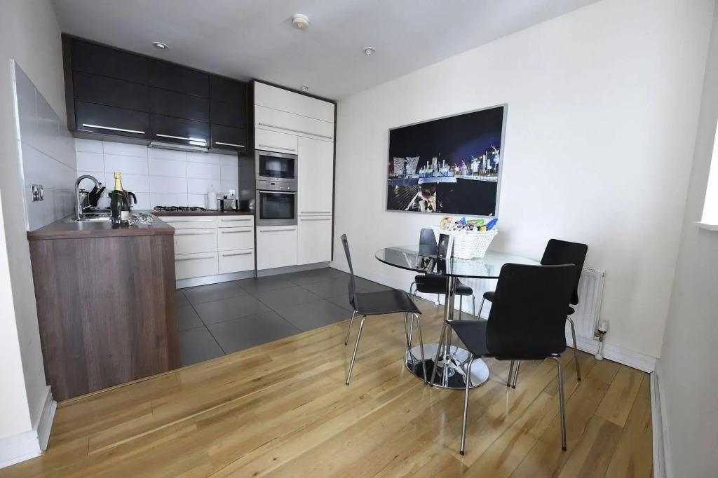 Dream Apartments - Titanic Arc