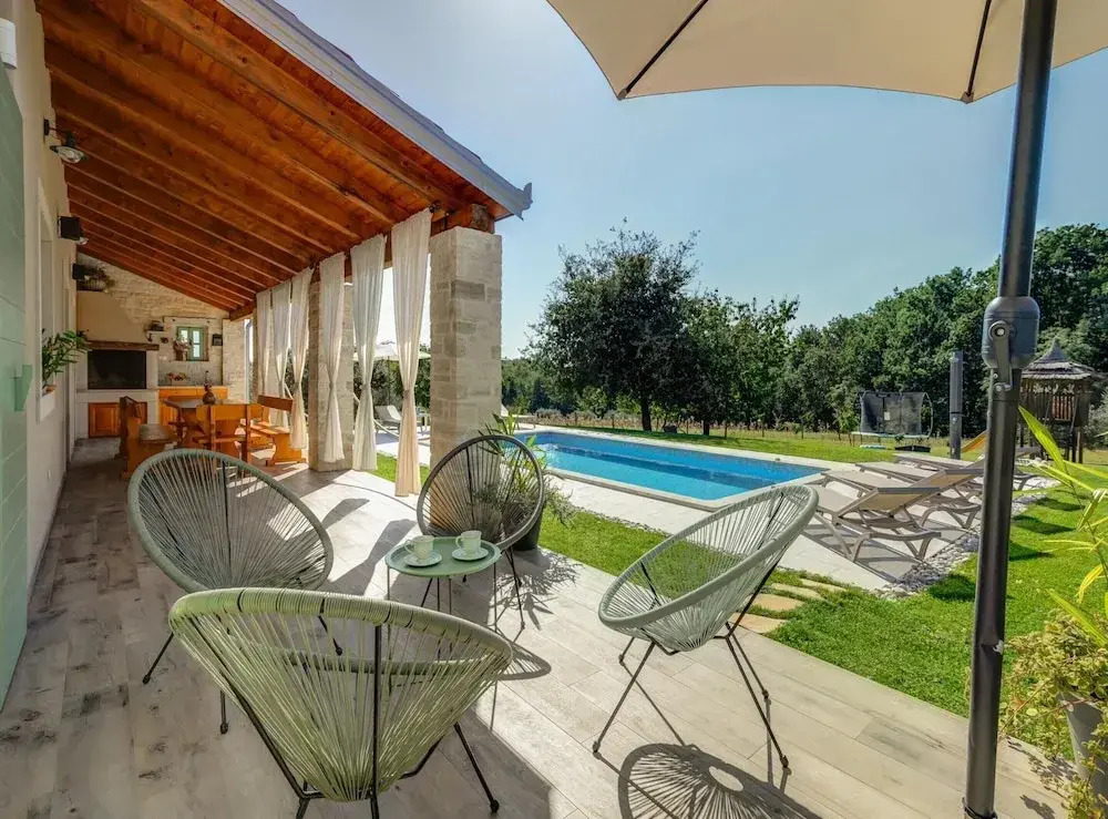 Villa in Srebrni i with Pool near Marea Beach