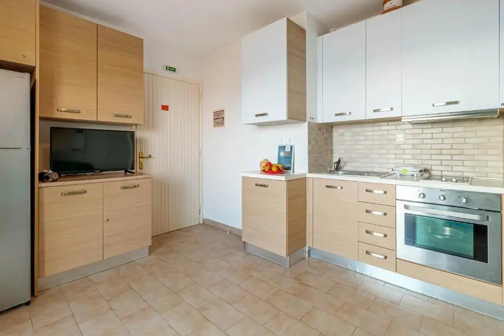 Glyfada New Era Home 120 Menigos Resort Apartments