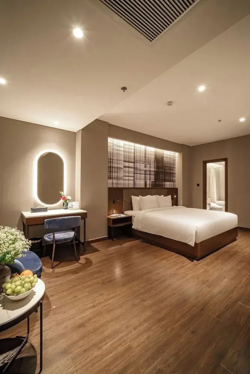 Nhat Ha Lavish Hotel