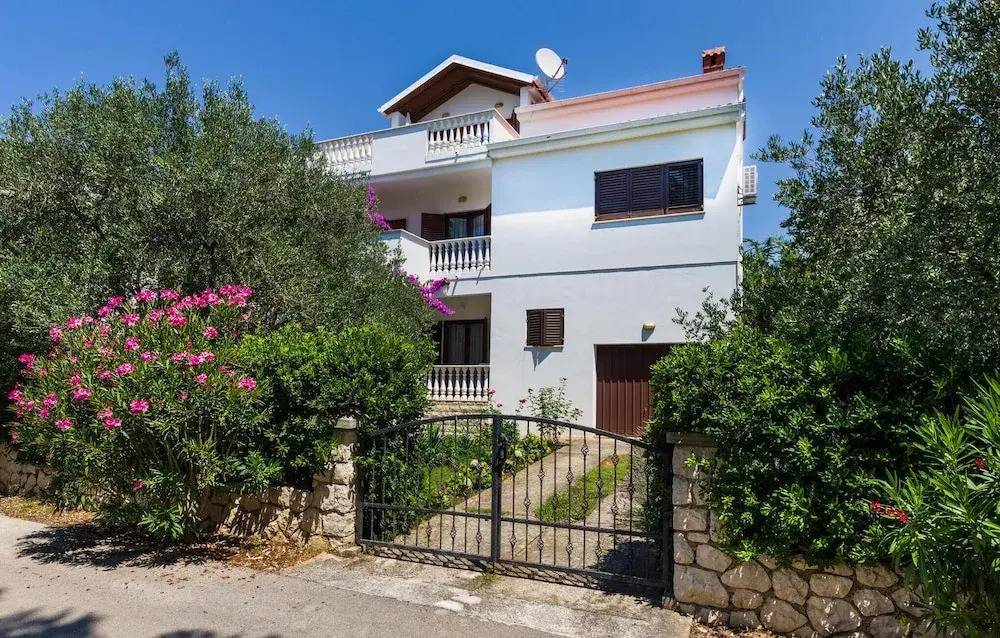 Awesome Apartment in Petrcane With Wifi and 1 Bedrooms