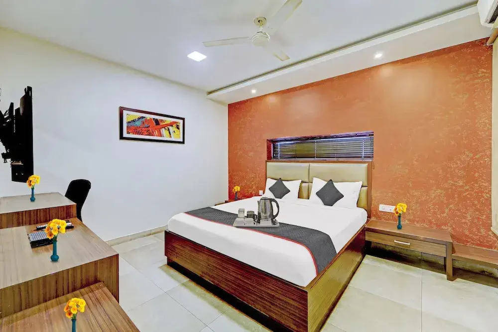 RG SUITES - Royapettah, Near Apollo Hospital & Marina Beach