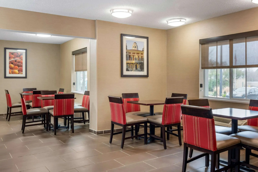 Comfort Inn & Suites Macon North I-75