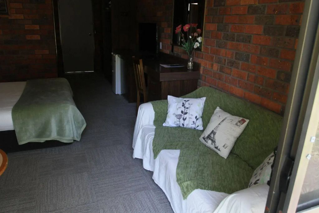 Bonnie Doon Hotel