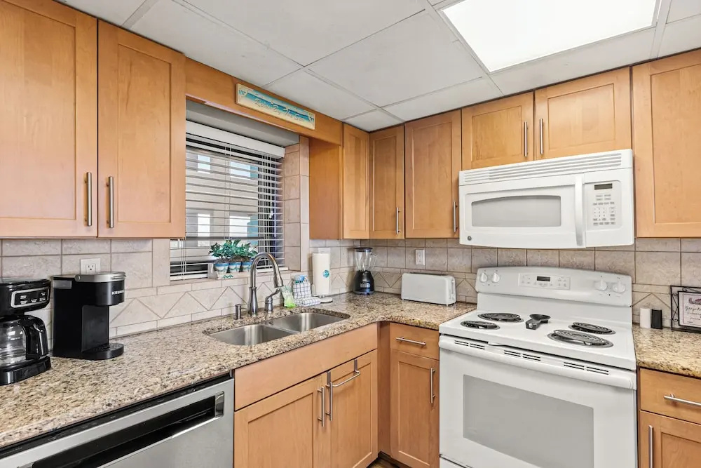Lets Do Sunset: Gulf-front 3BR Condo, Sleeps 8