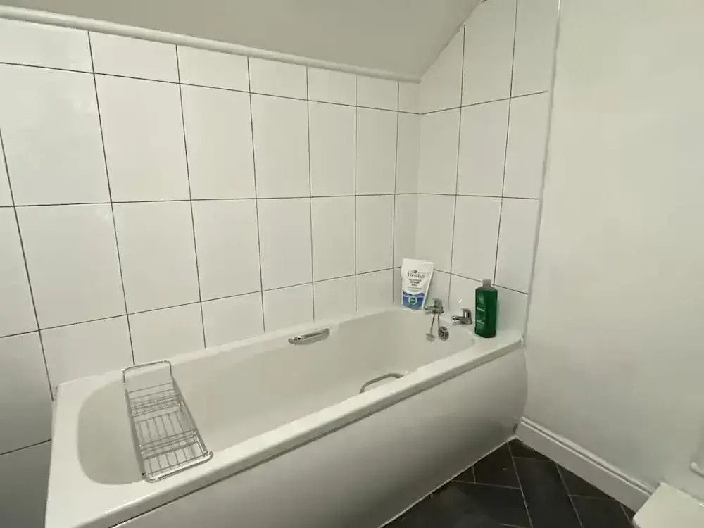 2br-sleeps3 -family Friendly -free Parking -garden