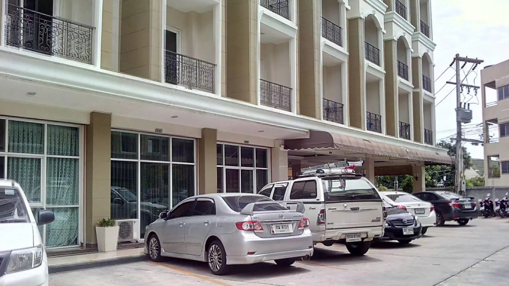 LK Pearl Place