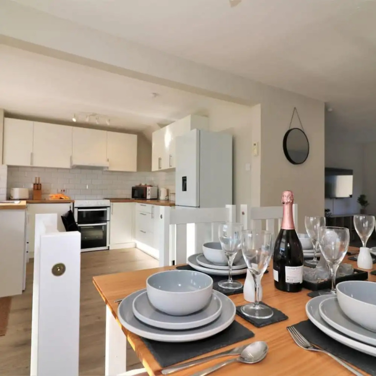 Honeywell House - Airdrie