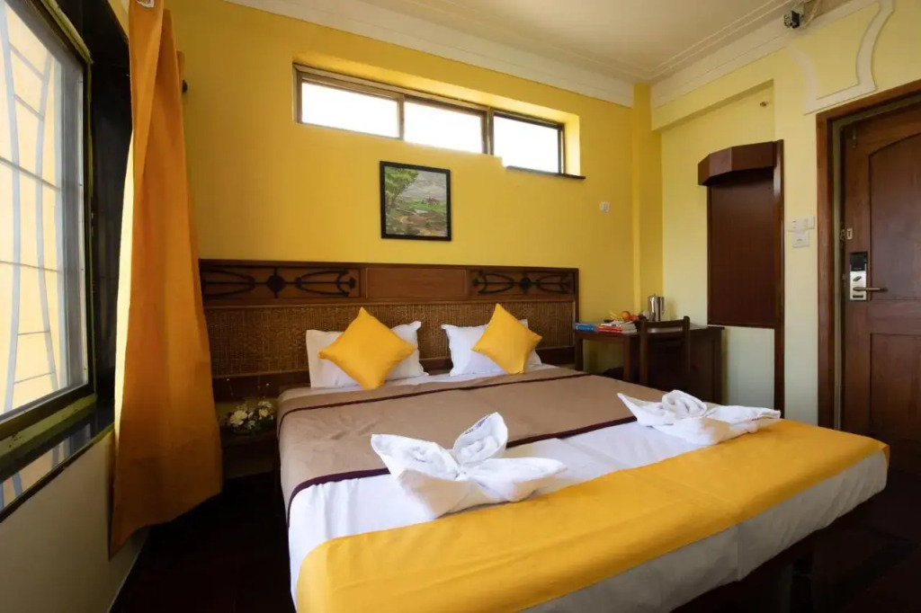 Hotel Raj Resort