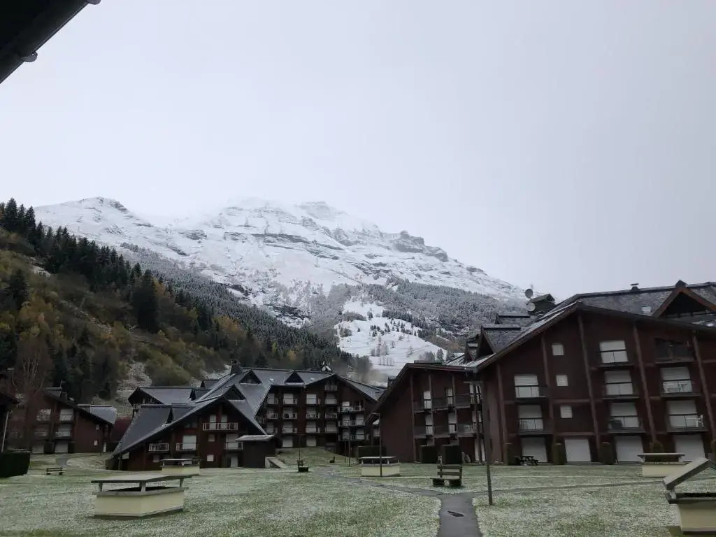 Studio montagne vue Mont Joly au pied des pistes