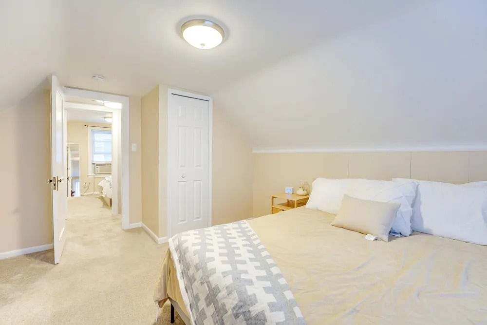 Wfh friendly Home in Dearborn: Dogs Welcome