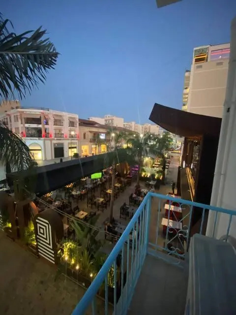 2 bedroom apt in Ermou 4 minute walk beach