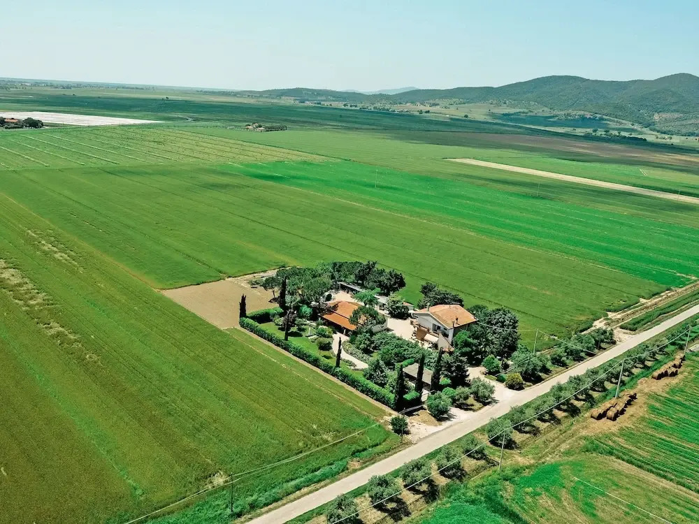 Luxurious Farmhouse in Grosseto With Jacuzzi