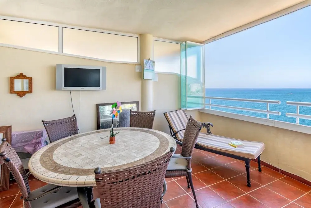 Costa Quebrada - Beachfront 3BR Apartment With Huge Terrace & Sea Views