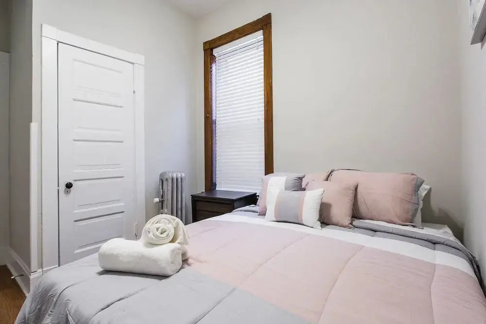 Cozy Depaul 2 Bedroom near Train, University, & Cubs