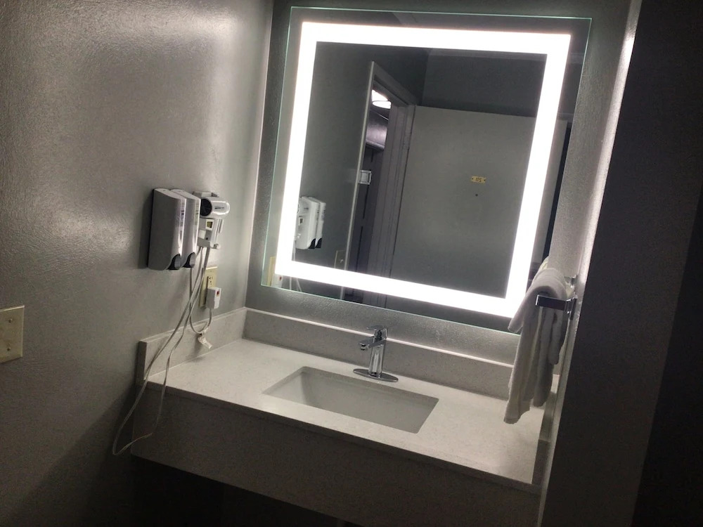 Colonial Brick Inn & Suites