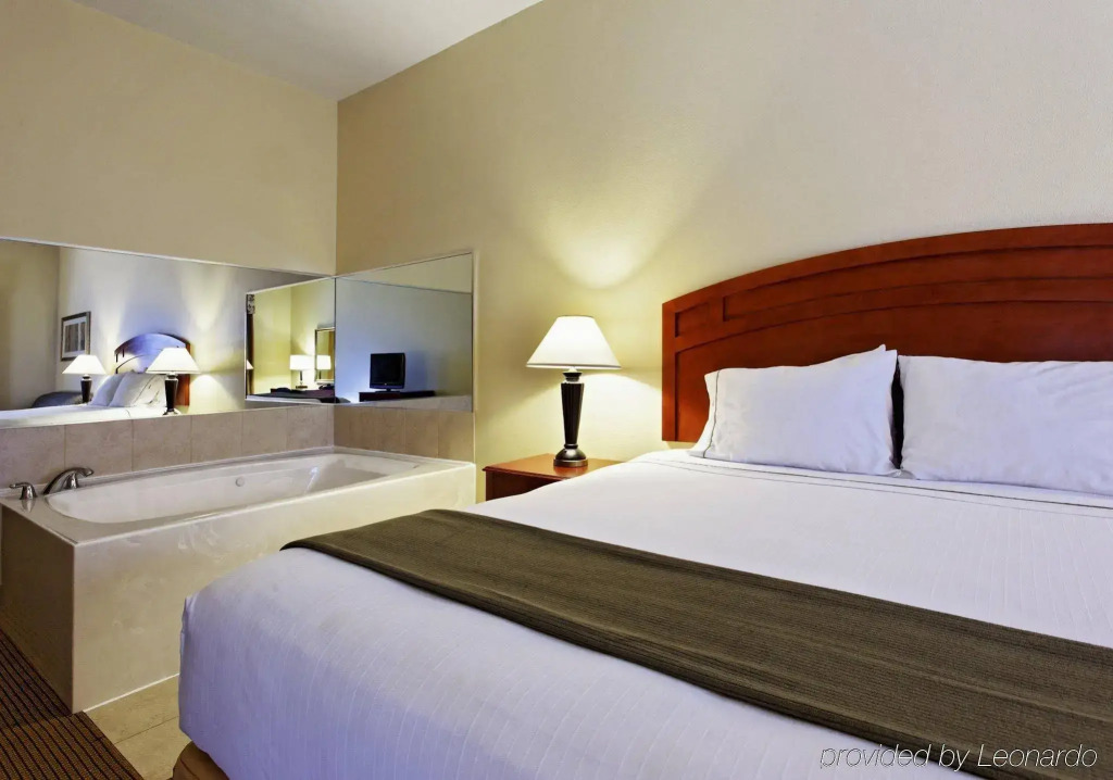 Holiday Inn Express Hotel & Suites Burleson/Ft. Worth by IHG