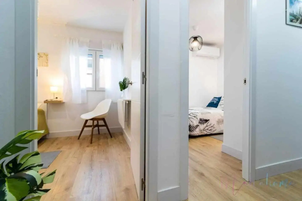 Apartamento 2 en Estadio del Sevilla, 3 habitaciones,4 camas y metro
