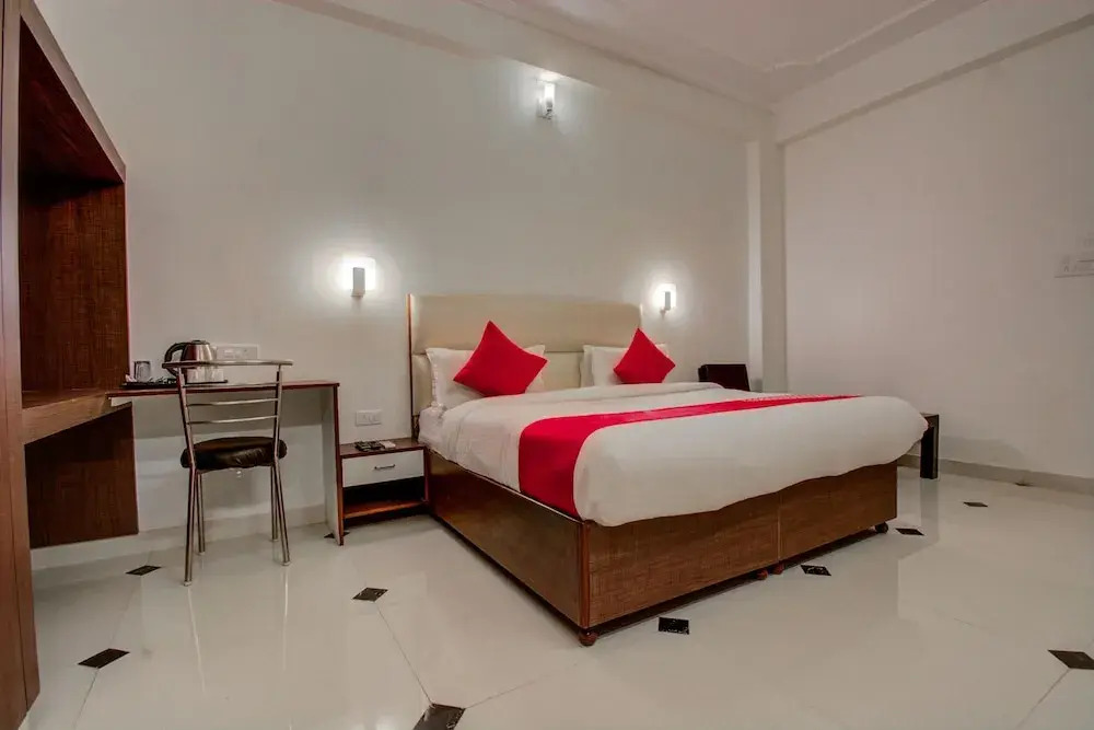 Capital O 16579 Hotel Dream Palace