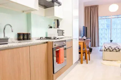 Signature Holiday Homes - Newly Furnished Studio in Azizi Aliyah Residences, Al Jaddaf