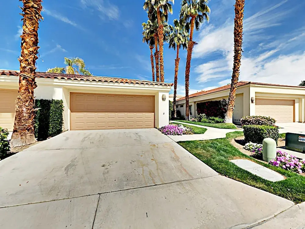 Inverness - 3 Br Condo