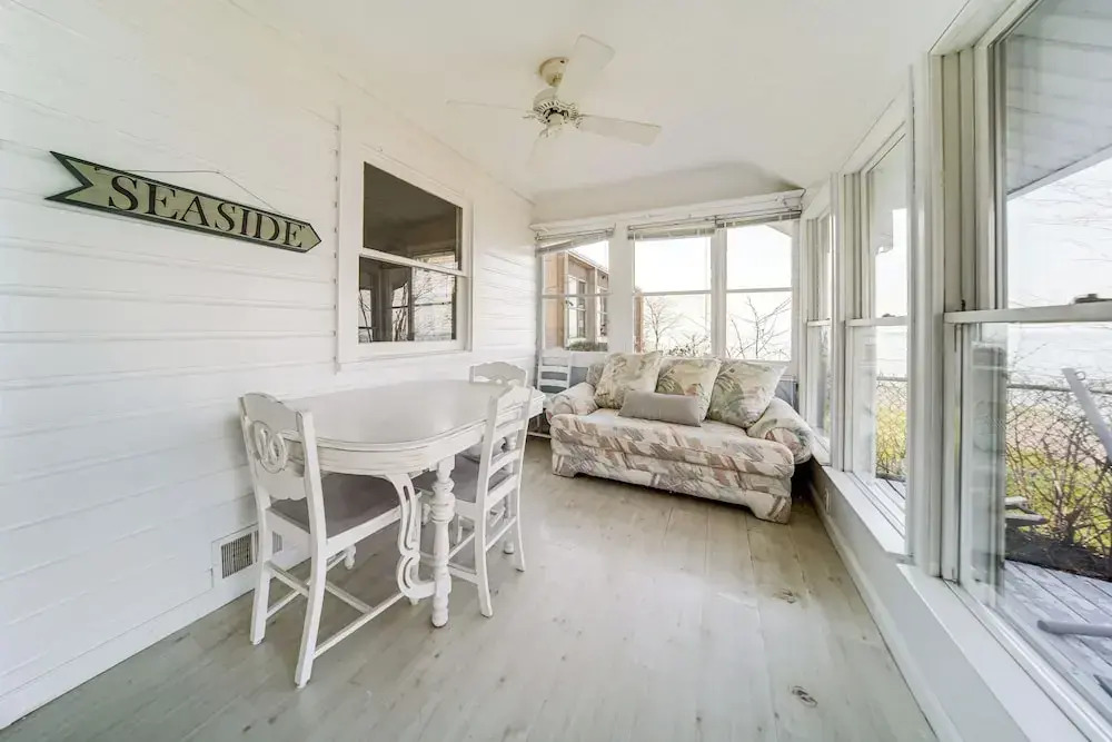 Coastal Lake Erie Cottage w/ Amazing Water Views!