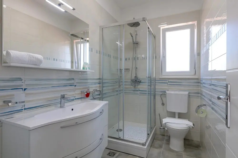 Villa Makarac - Heated Pool, Beach 140m & Kids Playground I Brač